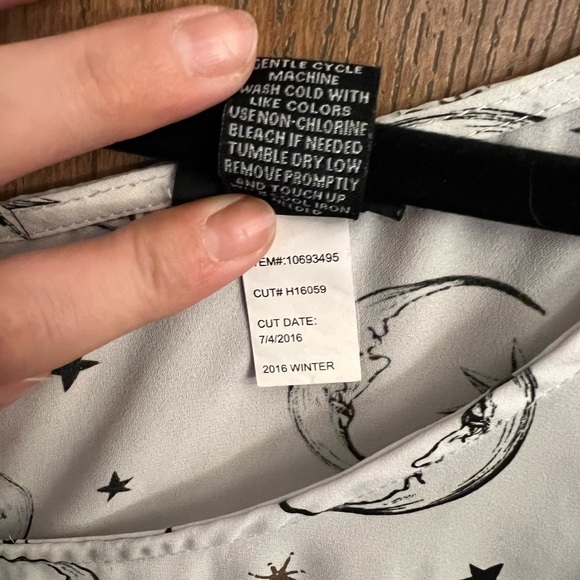 Torrid Moon and Stars Celestial Blouse - Picture 4 of 6